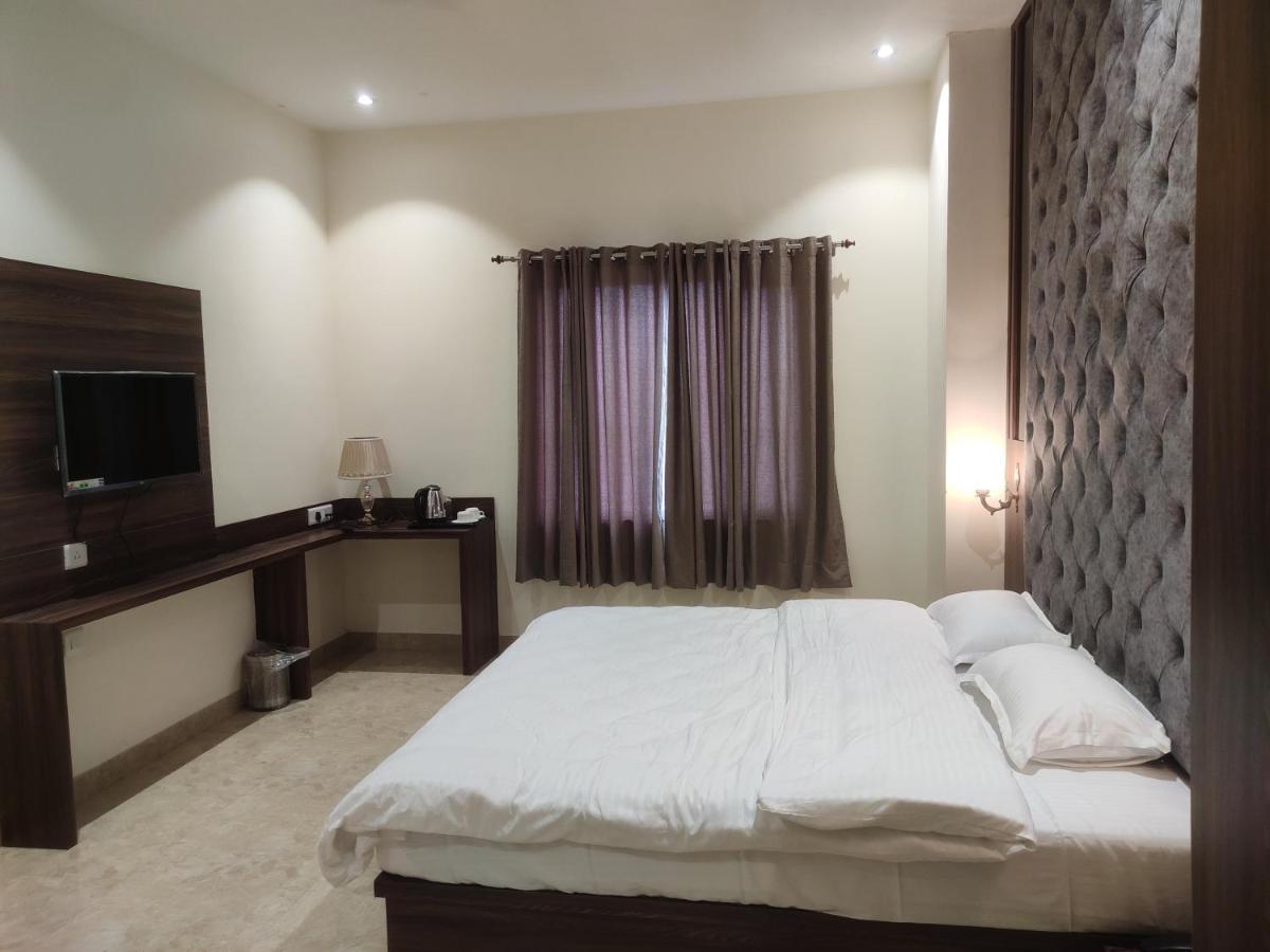 Antares By Rajlaxmi Lucknow Exterior photo